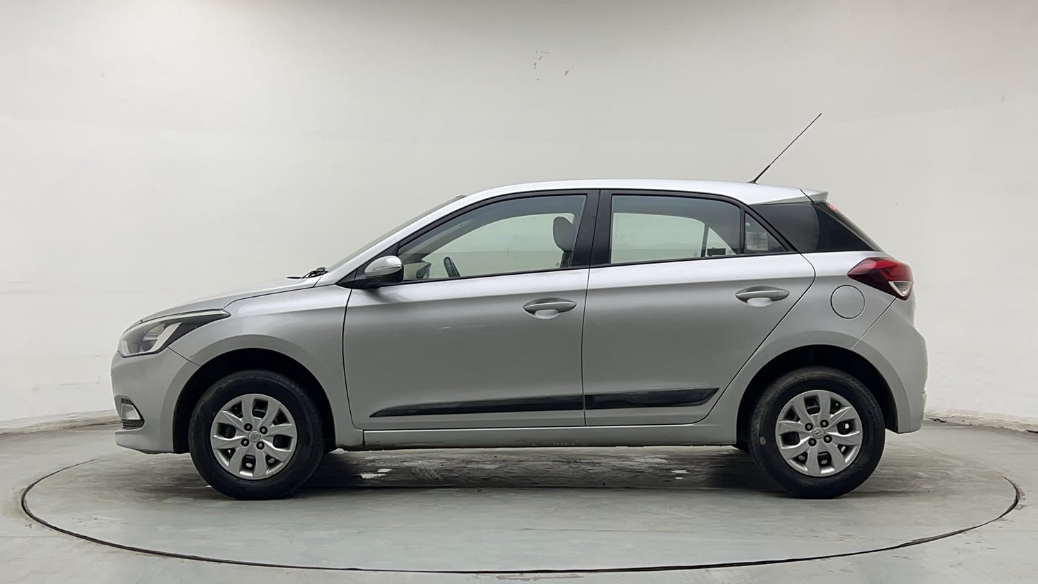 Used 2017 Hyundai Elite i20 Sportz 1.2 Petrol Manual exterior LEFT SIDE VIEW