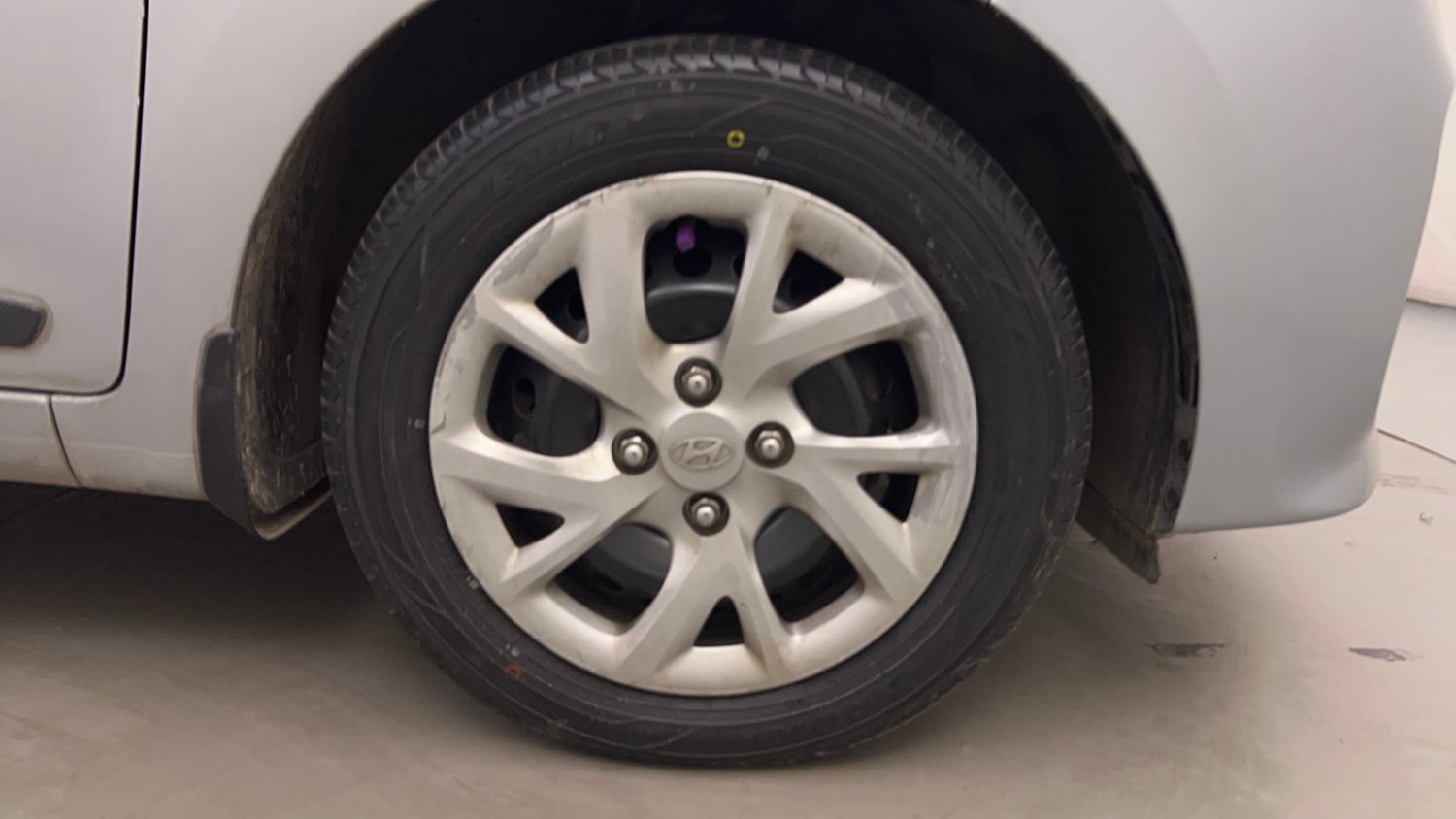 Used 2019 Hyundai Grand i10 Sportz 1.2 Kappa VTVT Petrol Manual tyres RIGHT FRONT TYRE RIM VIEW