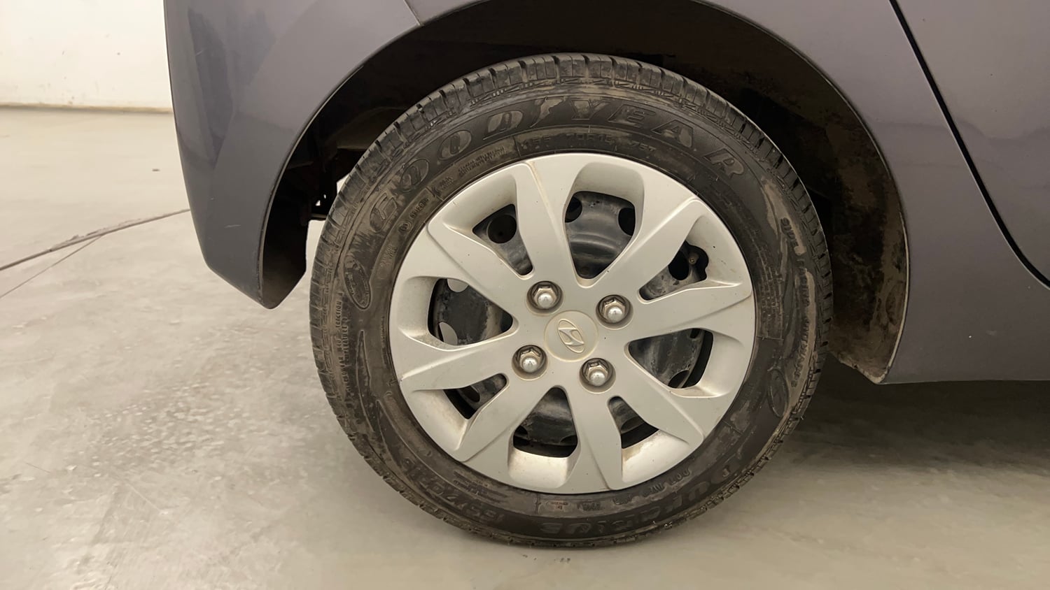 Used 2017 Hyundai Eon Magna Petrol Manual tyres RIGHT REAR TYRE RIM VIEW