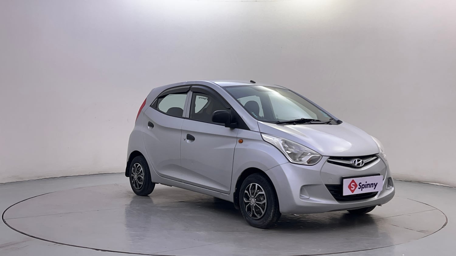 Used 2014 Hyundai Eon Era + Petrol Manual exterior RIGHT FRONT CORNER VIEW