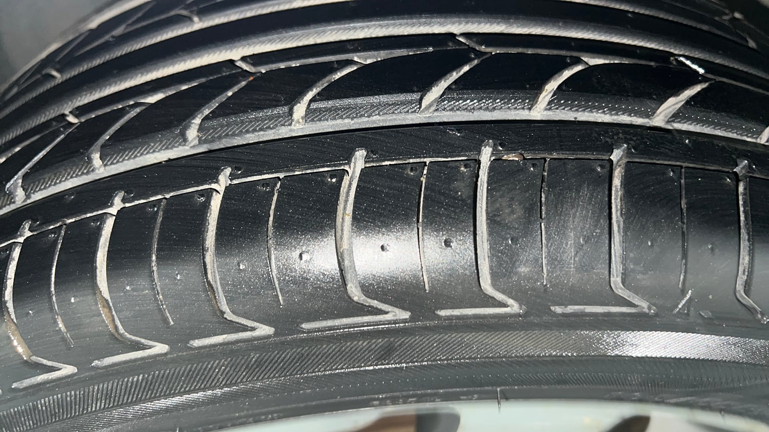 Used 2017 Hyundai Elite i20 Asta 1.4 CRDI (O) Diesel Manual tyres LEFT FRONT TYRE TREAD VIEW