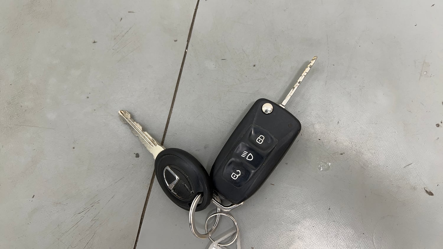 Used 2018 Tata Tiago Revotron XT Petrol Manual extra CAR KEY VIEW