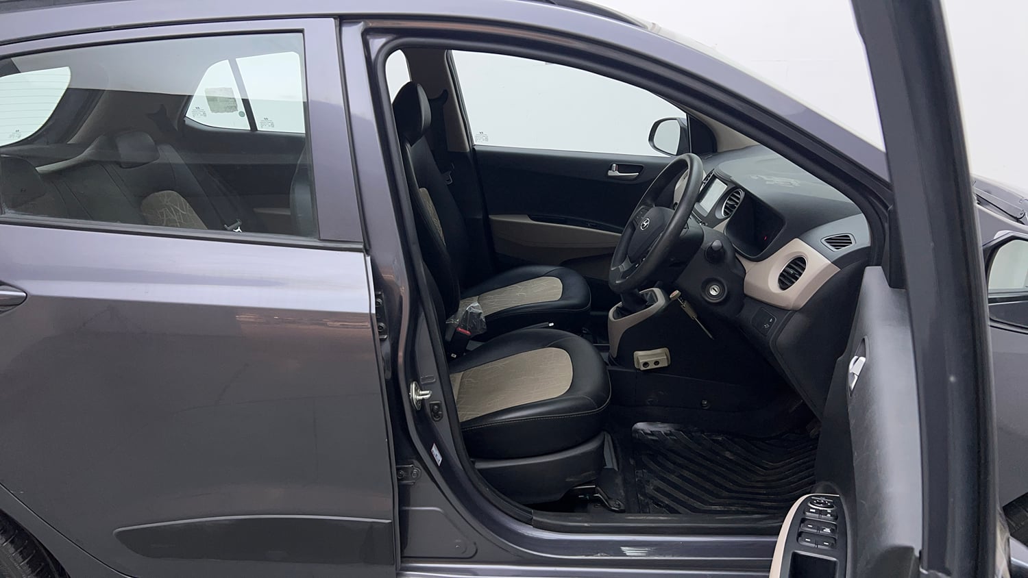 Used 2018 Hyundai Grand i10 Sportz 1.2 Kappa VTVT Petrol Manual interior RIGHT SIDE FRONT DOOR CABIN VIEW