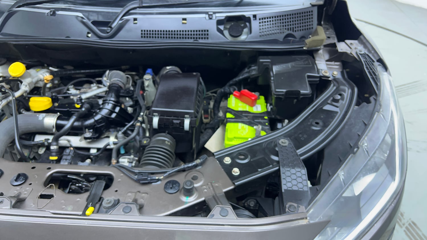 Used 2022 Nissan Magnite XV Turbo CVT Petrol Automatic engine ENGINE LEFT SIDE VIEW