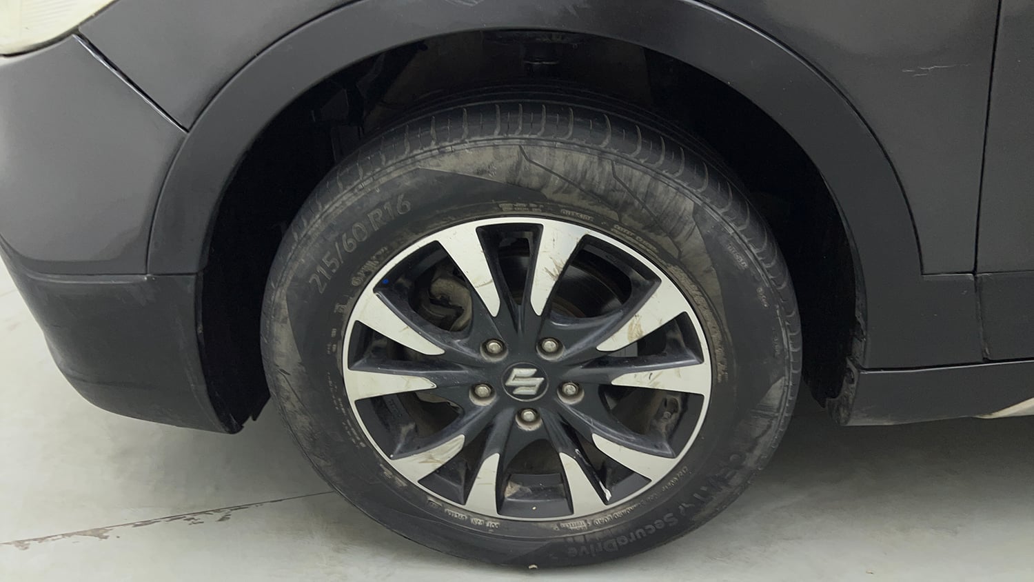 Used 2018 Maruti Suzuki S-Cross Zeta 1.3 Diesel Manual tyres LEFT FRONT TYRE RIM VIEW