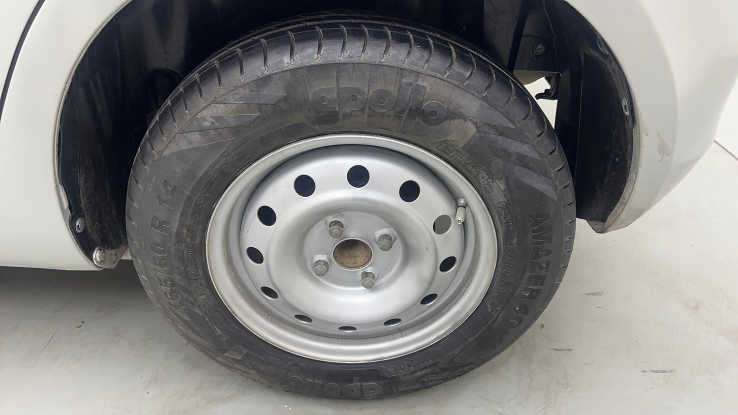 Used 2014 Maruti Suzuki Swift LXi Petrol Manual tyres LEFT REAR TYRE RIM VIEW