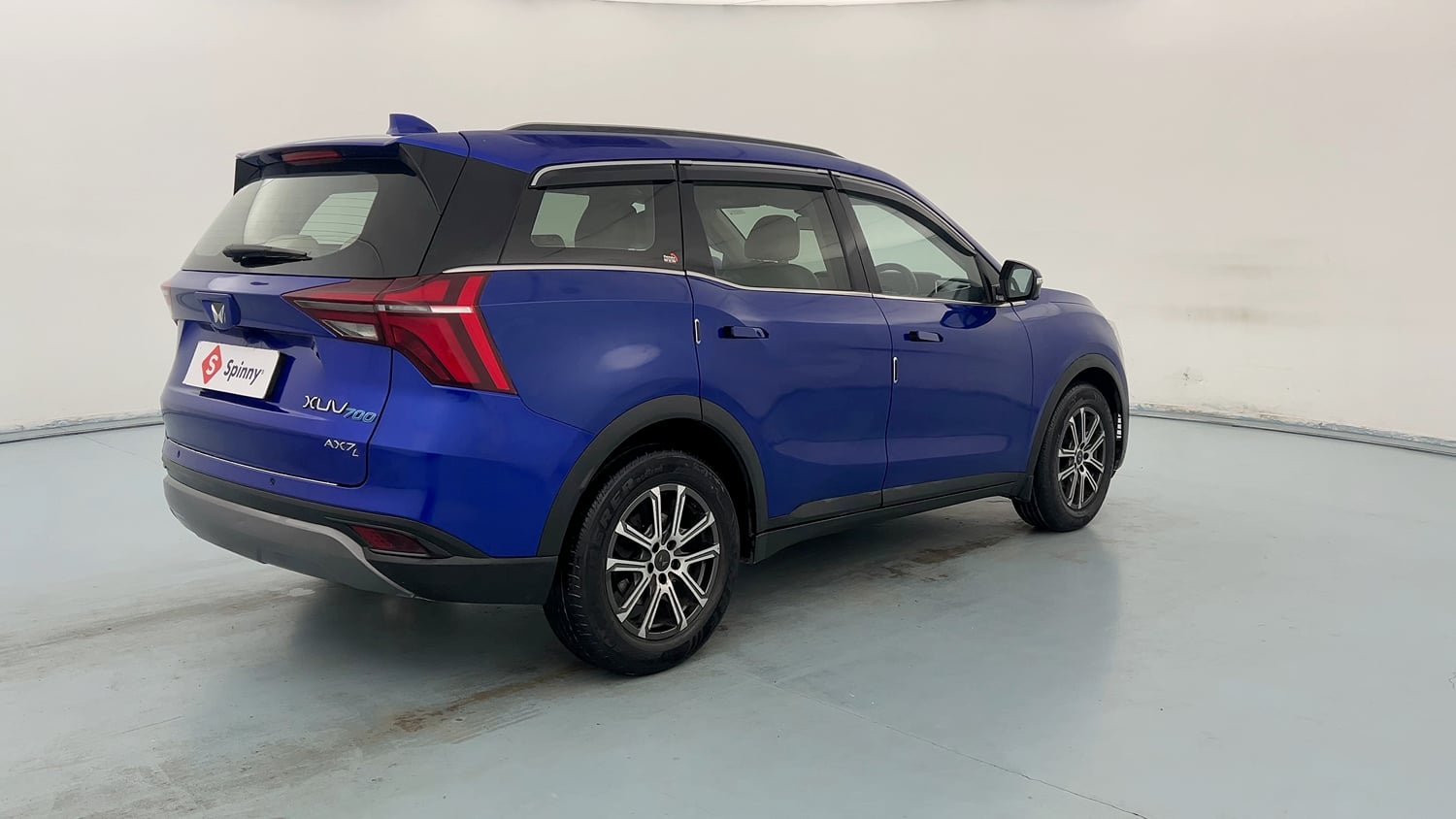 Used 2021 Mahindra XUV700 AX 7 Petrol AT Luxury Pack 7 STR Petrol Automatic exterior RIGHT REAR CORNER VIEW