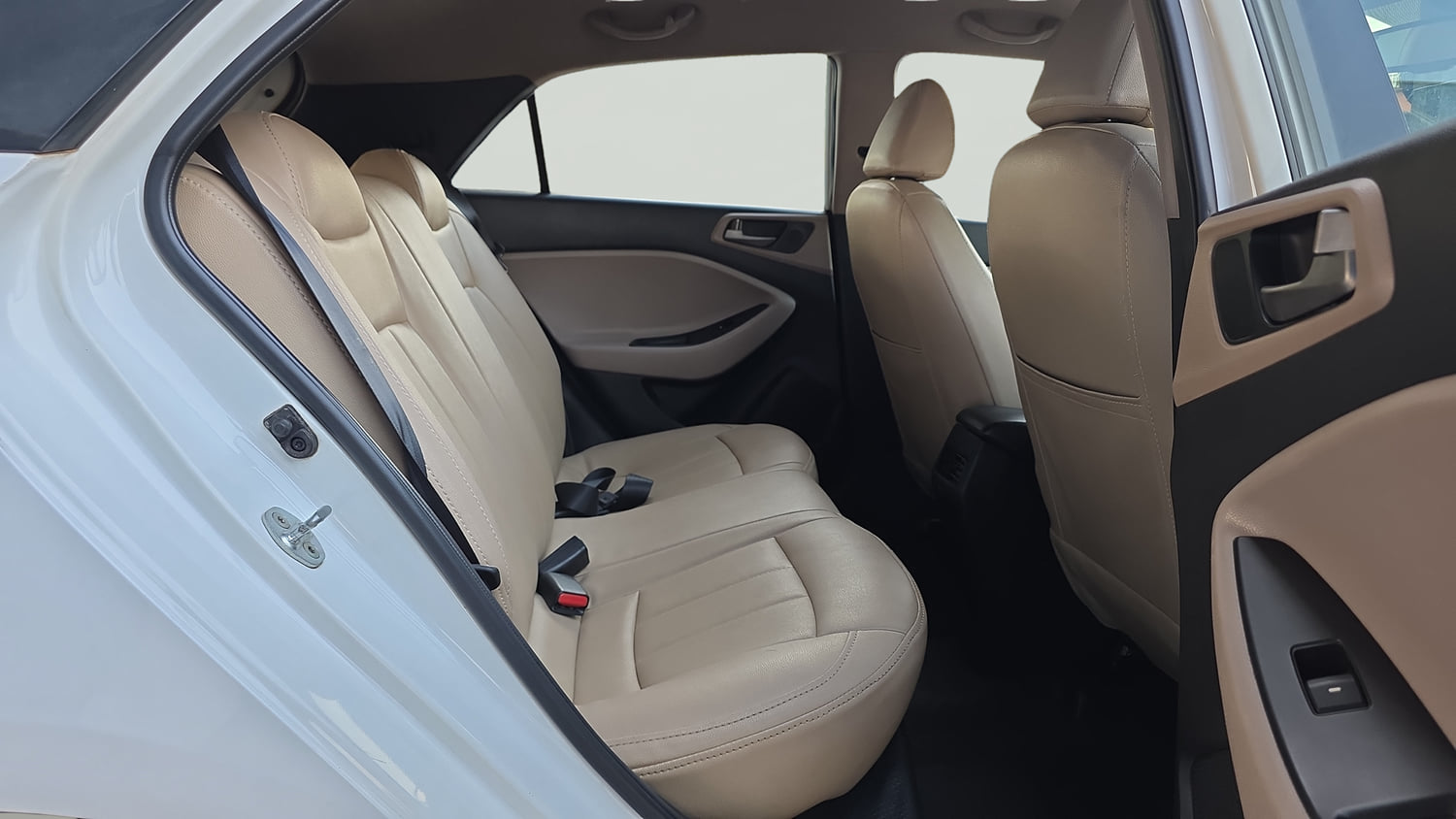 Used 2015 Hyundai Elite i20 Sportz 1.2 (O) Petrol Manual interior RIGHT SIDE REAR DOOR CABIN VIEW