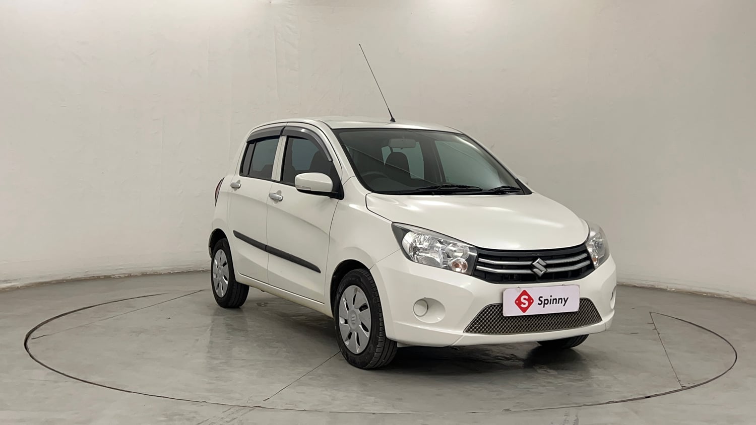 Used 2016 Maruti Suzuki Celerio ZXi AMT Petrol Automatic exterior RIGHT FRONT CORNER VIEW