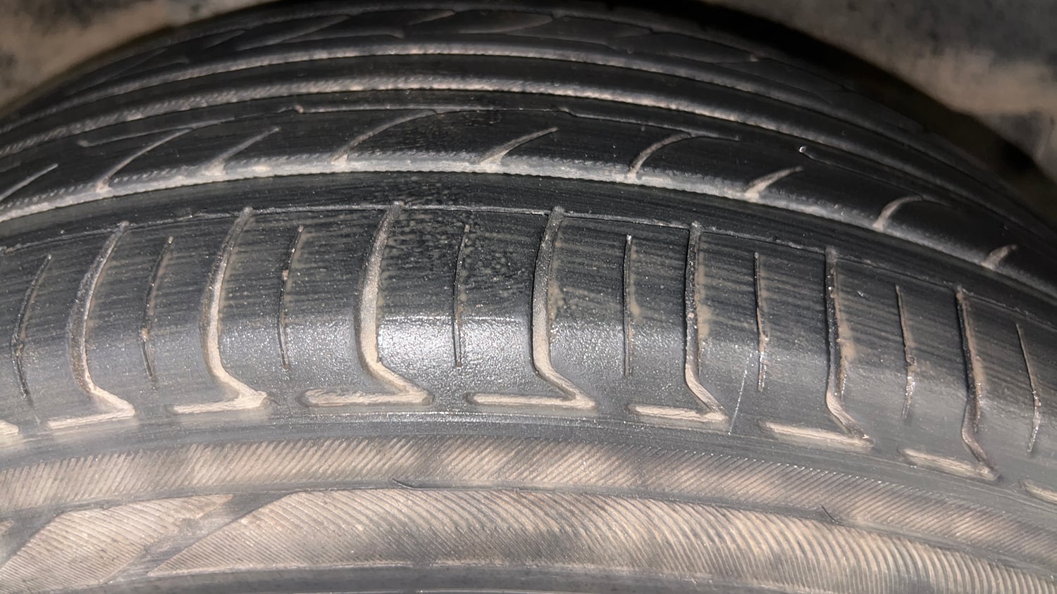 Used 2016 Honda City V Petrol Manual tyres RIGHT REAR TYRE TREAD VIEW
