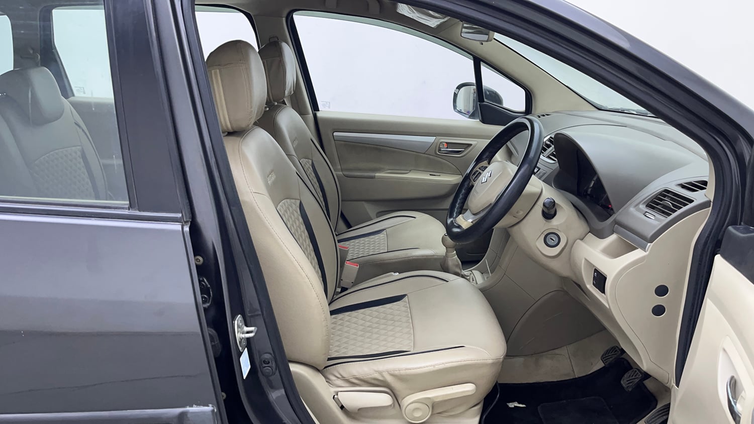 Used 2018 Maruti Suzuki Ertiga ZXI Petrol Manual interior RIGHT SIDE FRONT DOOR CABIN VIEW