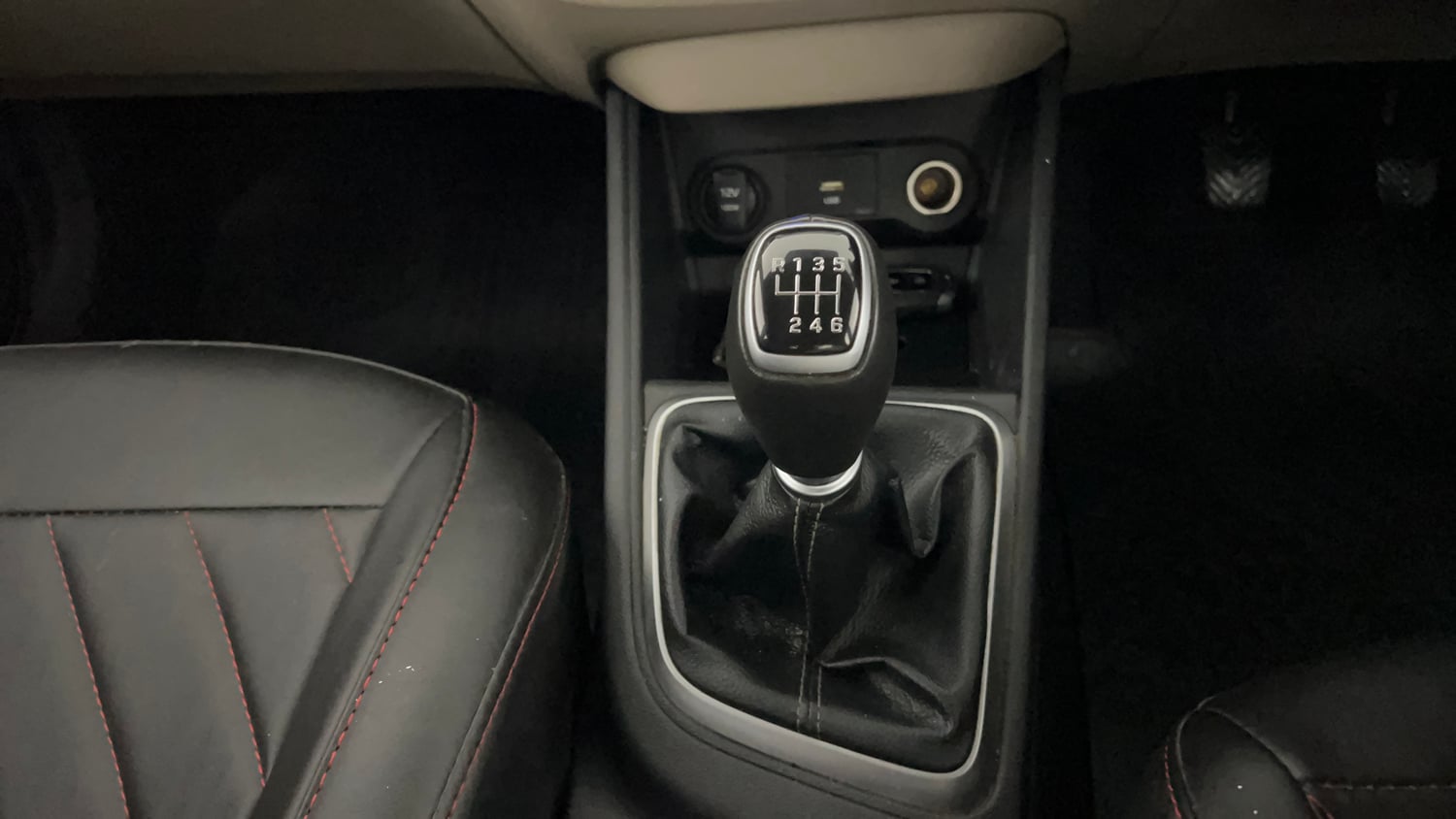 Used 2022 Hyundai Verna SX 1.5 MPi Petrol Manual interior GEAR  KNOB VIEW