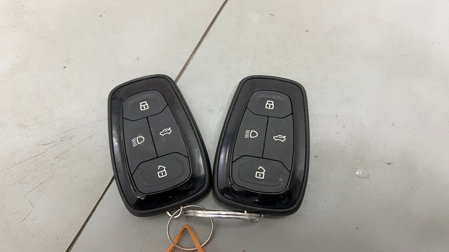 Used 2023 Tata Harrier XZA Plus Dual Tone Diesel Automatic extra CAR KEY VIEW