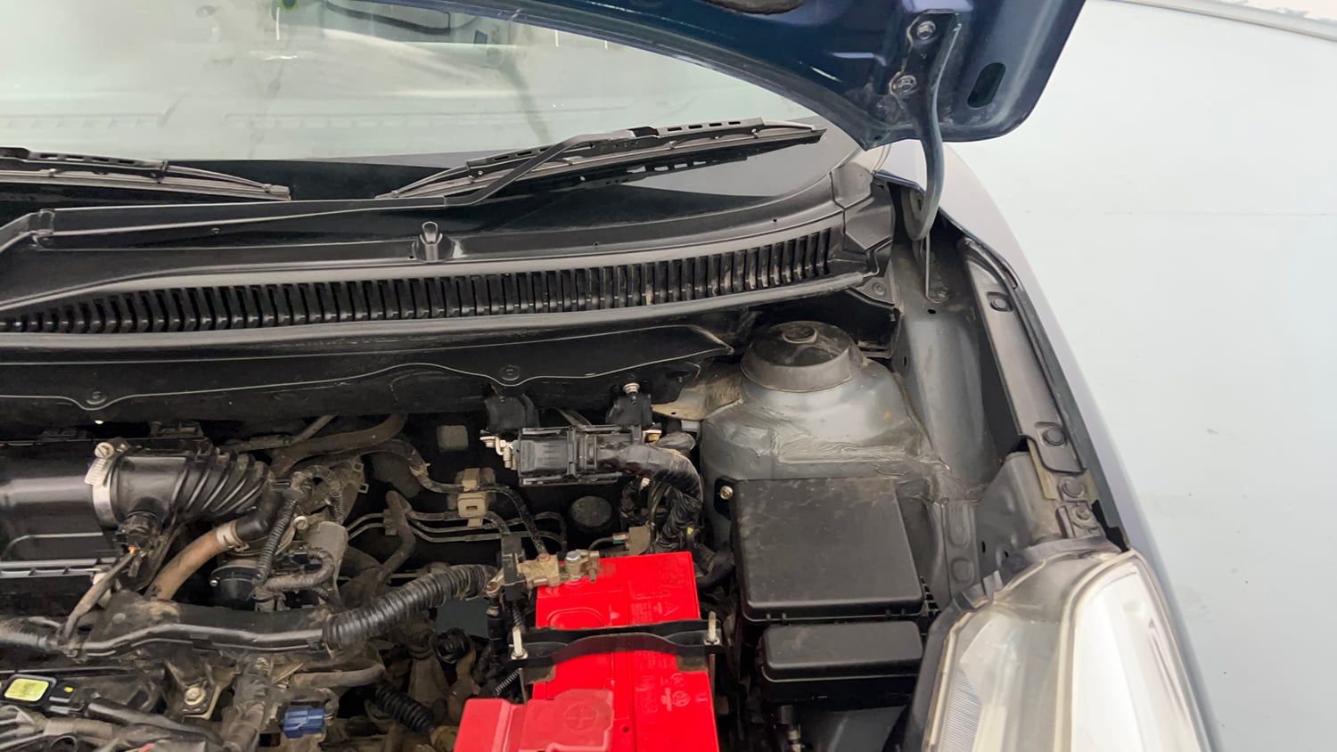 Used 2018 Maruti Suzuki Baleno Zeta 1.2 Petrol Manual engine ENGINE LEFT SIDE HINGE & APRON VIEW