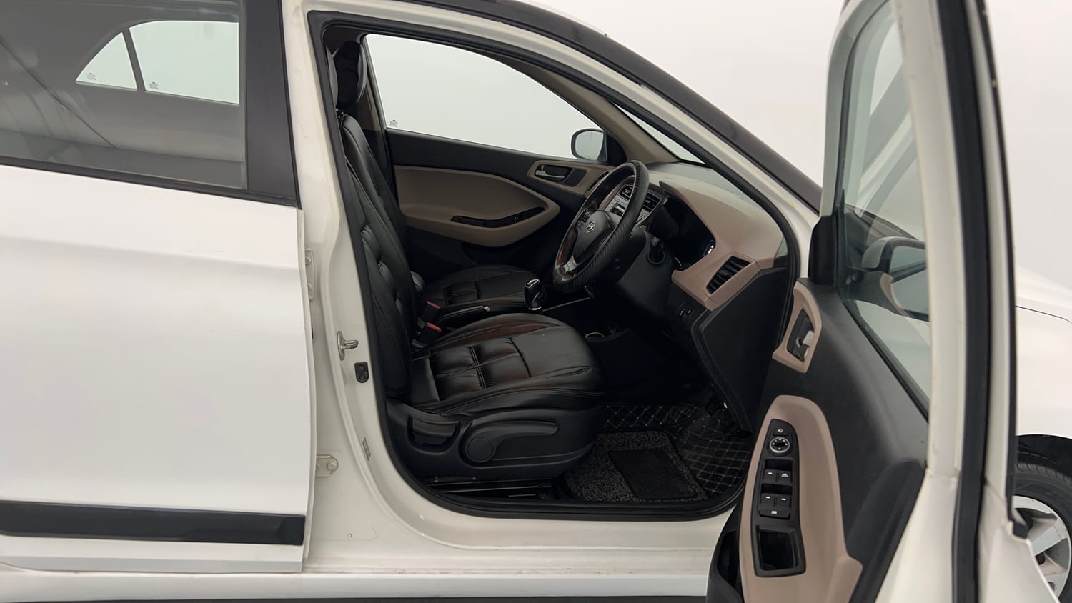 Used 2017 Hyundai Elite i20 Asta 1.4 CRDI (O) Diesel Manual interior RIGHT SIDE FRONT DOOR CABIN VIEW