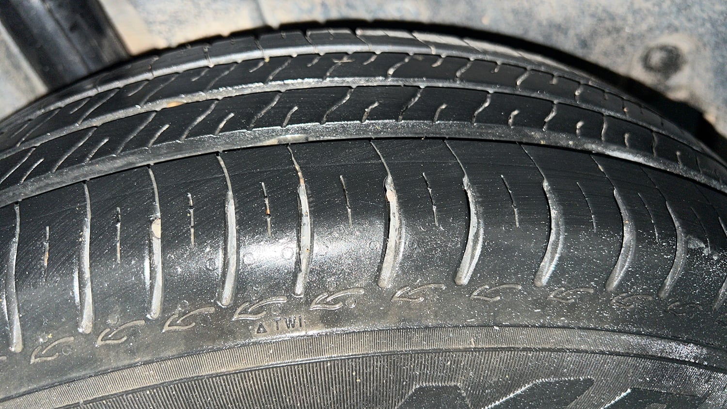 Used 2013 Maruti Suzuki Swift VXi Petrol Manual tyres RIGHT REAR TYRE TREAD VIEW