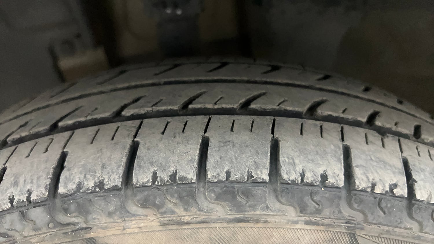 Used 2017 Renault Kwid CLIMBER 1.0 Petrol Manual tyres LEFT FRONT TYRE TREAD VIEW