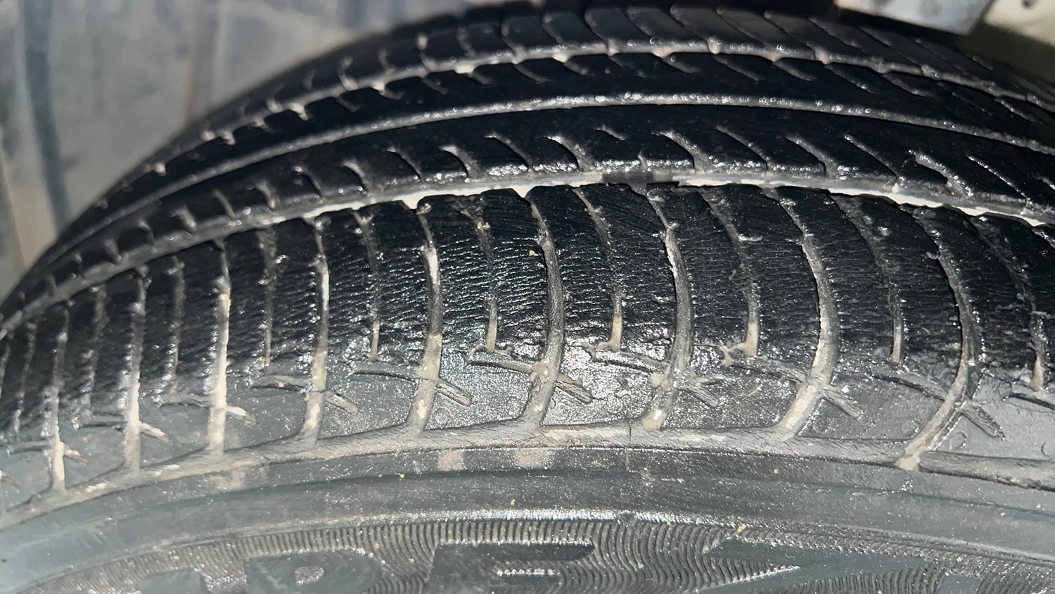 Used 2021 Maruti Suzuki Wagon R ZXi 1.2 Petrol Manual tyres LEFT FRONT TYRE TREAD VIEW