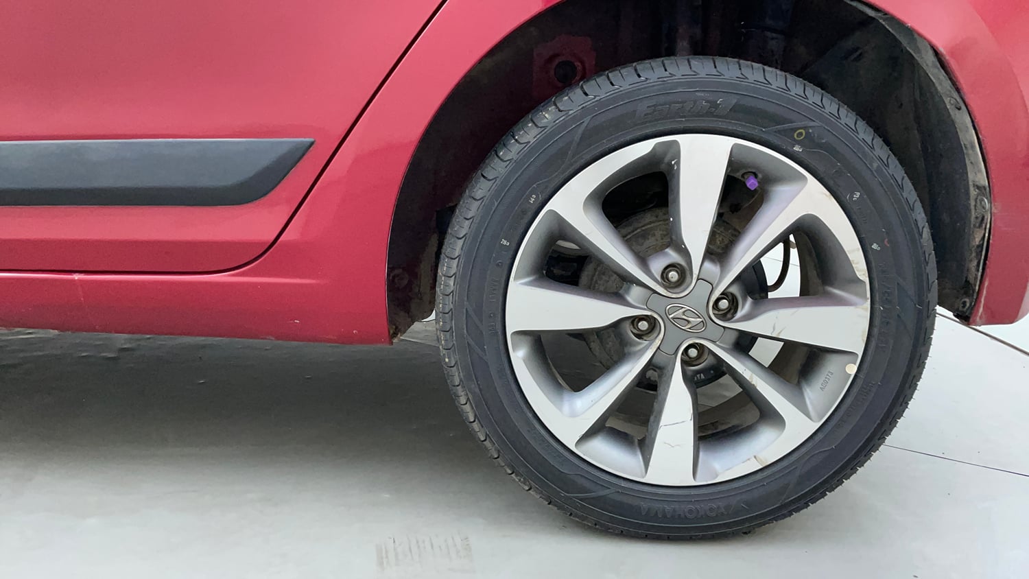 Used 2015 Hyundai Elite i20 Asta 1.2 Petrol Manual tyres LEFT REAR TYRE RIM VIEW