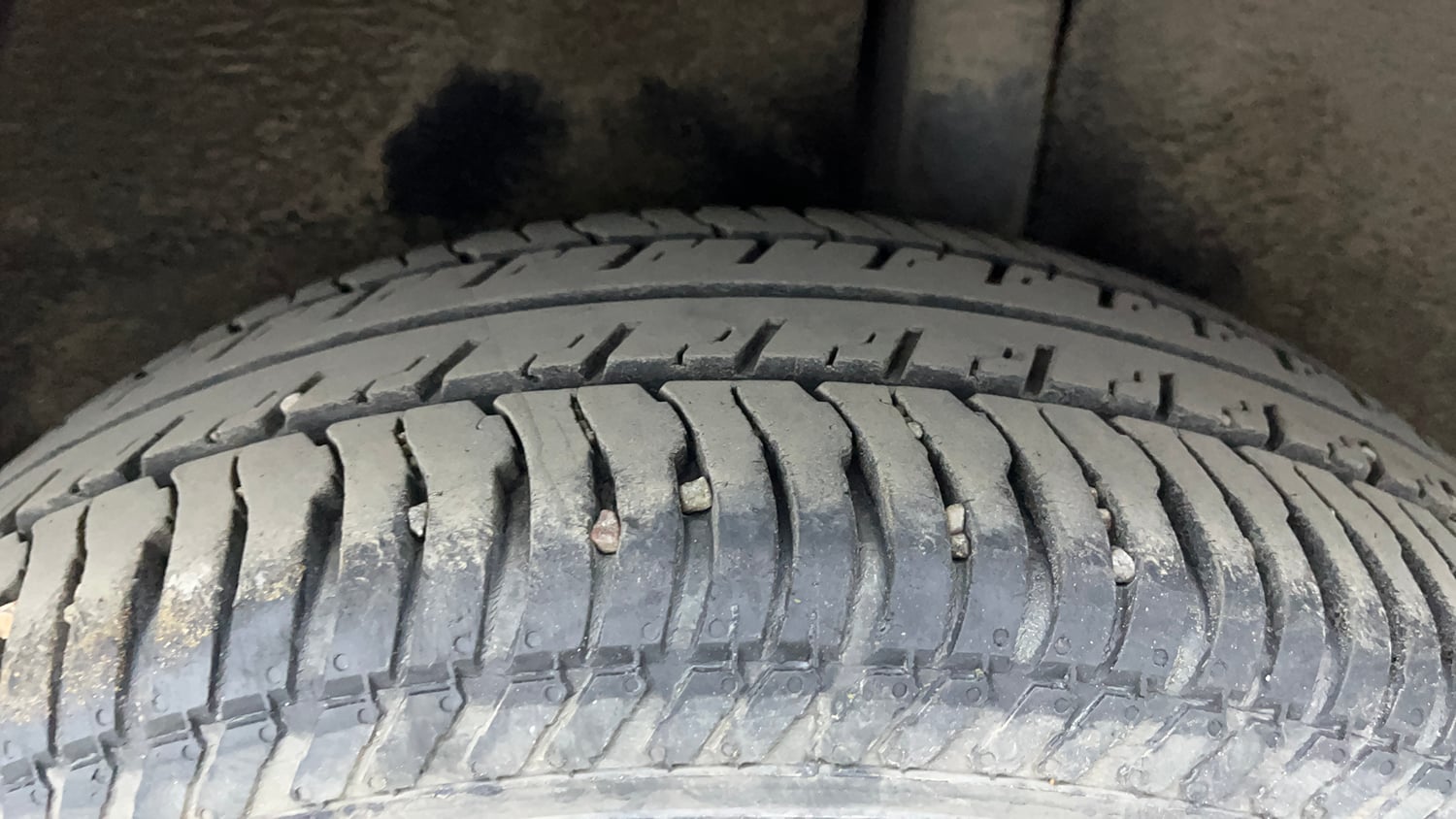 Used 2017 Ford EcoSport Titanium 1.5L Ti-VCT AT Petrol Automatic tyres LEFT REAR TYRE TREAD VIEW
