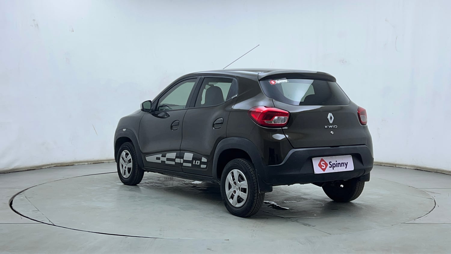 Used 2018 Renault Kwid 1.0 RXT AMT Opt Petrol Automatic exterior LEFT REAR CORNER VIEW