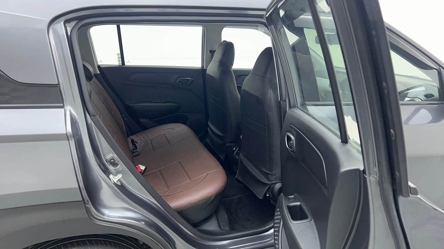 Used 2023 Hyundai Exter SX (O) 1.2 MT Petrol Manual interior RIGHT SIDE REAR DOOR CABIN VIEW