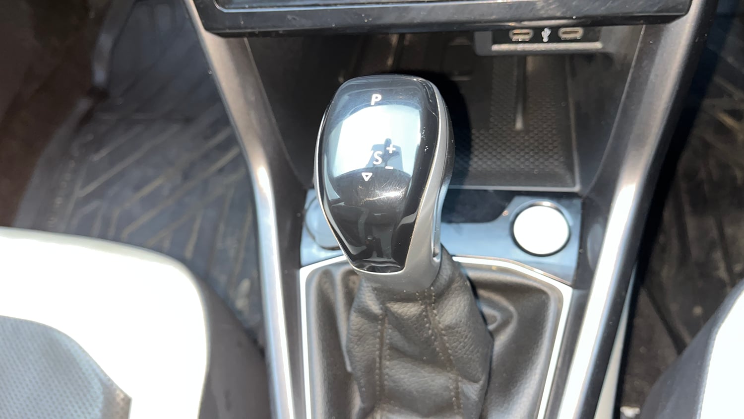 Used 2023 Volkswagen Taigun Topline 1.0 TSI AT Petrol Automatic interior GEAR  KNOB VIEW