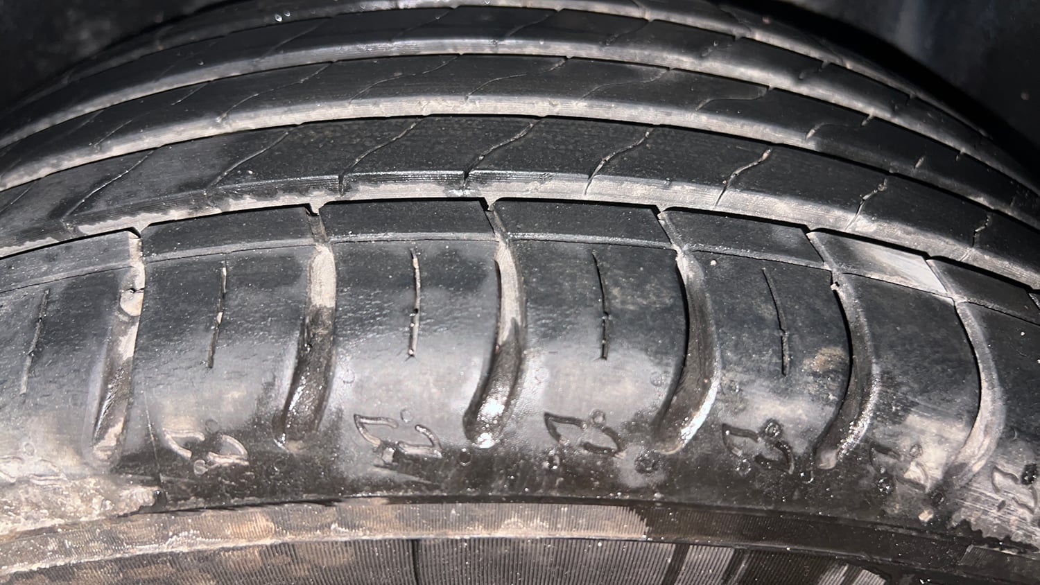 Used 2022 Volkswagen Taigun Topline 1.0 TSI AT Petrol Automatic tyres LEFT REAR TYRE TREAD VIEW