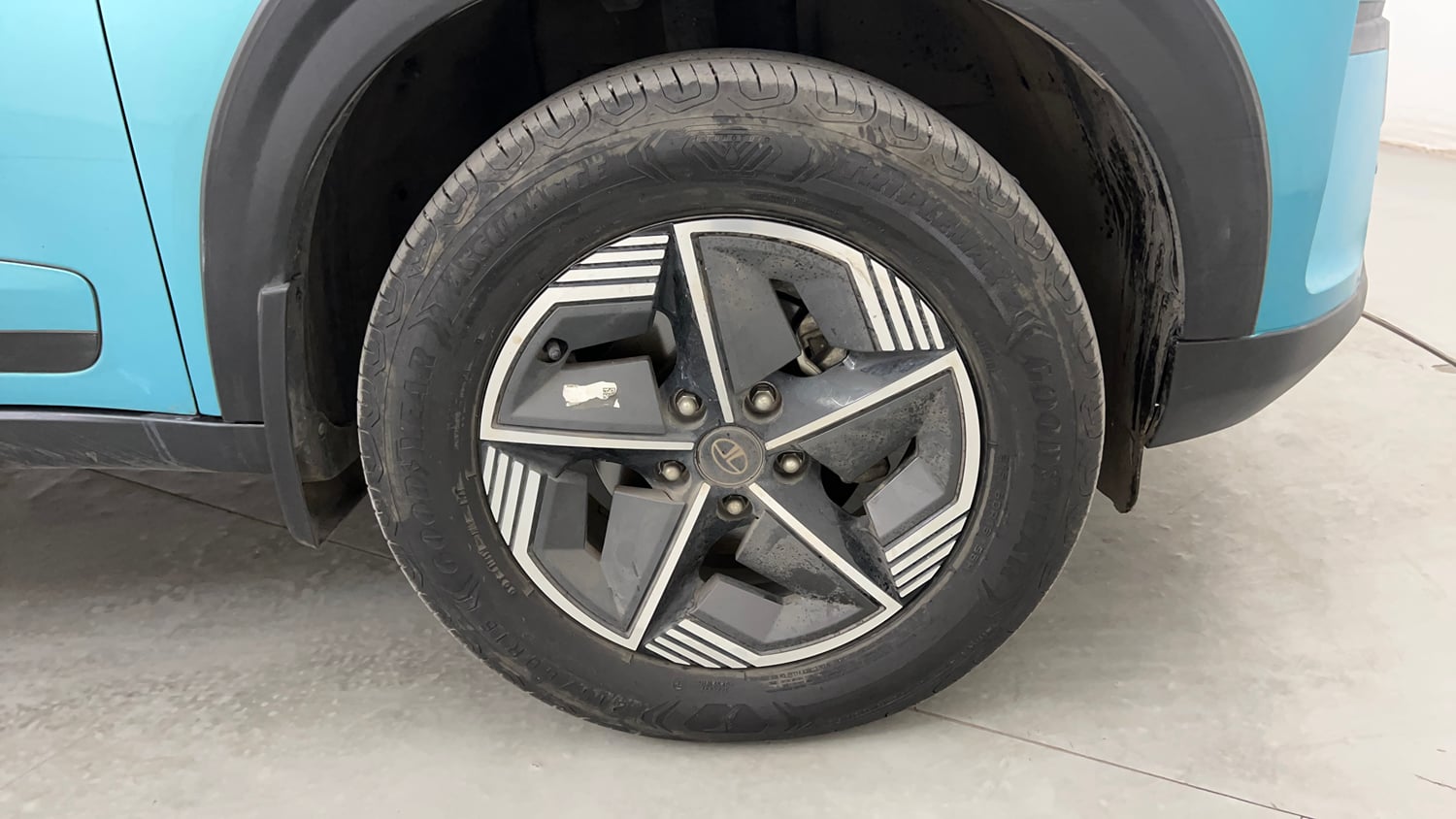 Used 2024 Tata Nexon Creative 1.2 Revotron Petrol 6AMT DT Petrol Automatic tyres RIGHT FRONT TYRE RIM VIEW