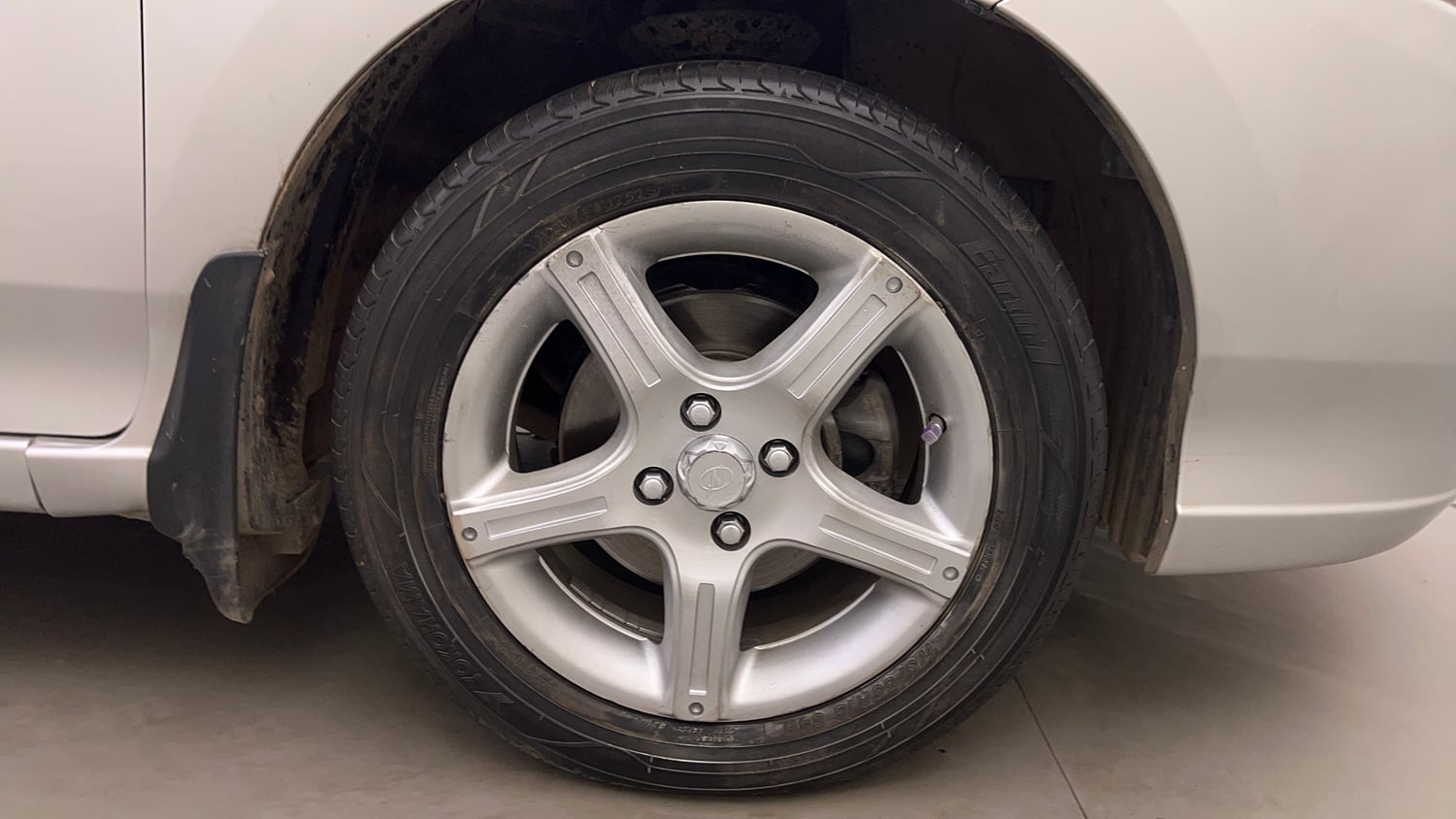 Used 2012 Honda City 1.5 E MT Petrol Manual tyres RIGHT FRONT TYRE RIM VIEW
