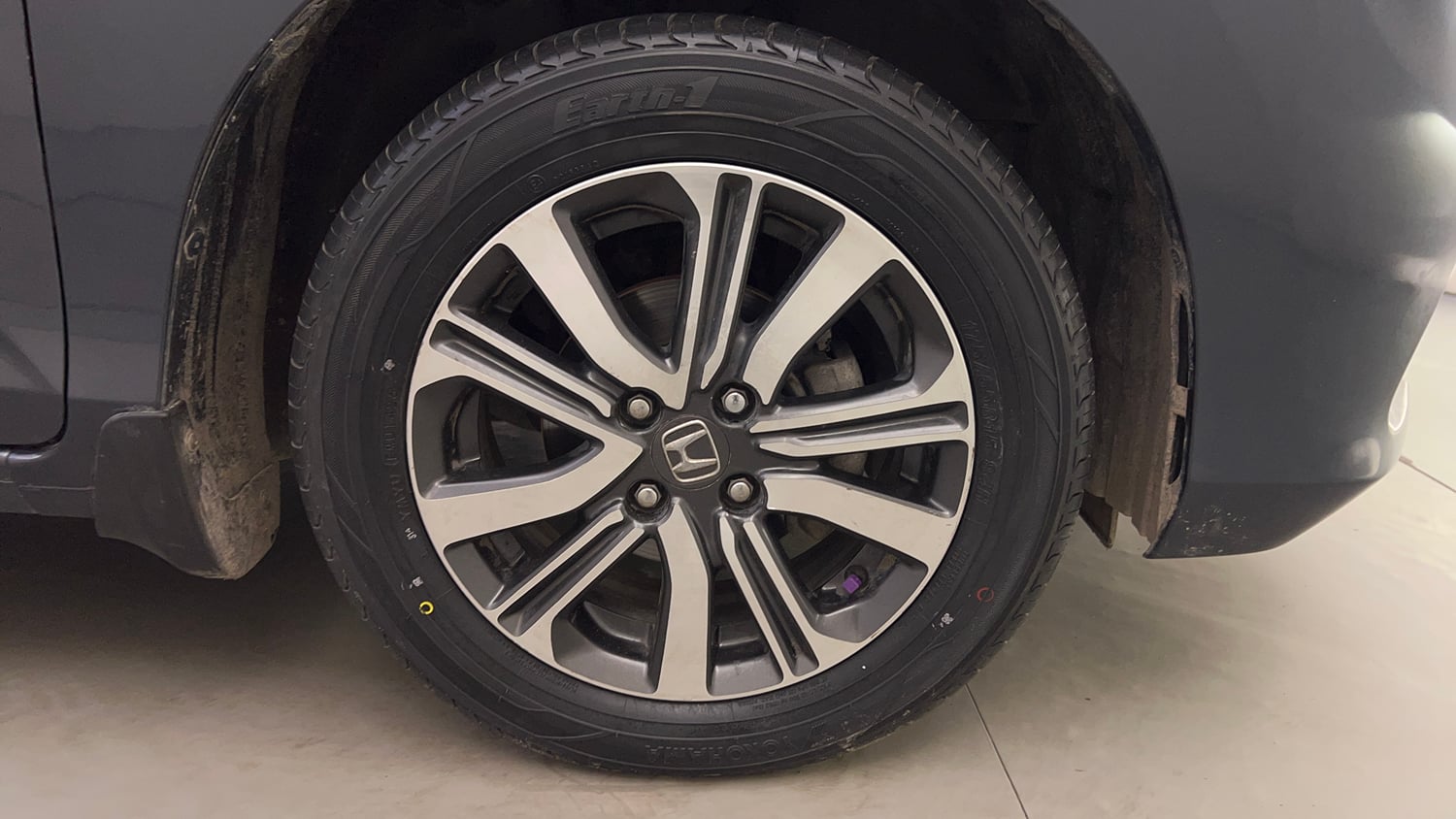 Used 2021 Honda Amaze VX MT 1.5 Diesel Diesel Manual tyres RIGHT FRONT TYRE RIM VIEW