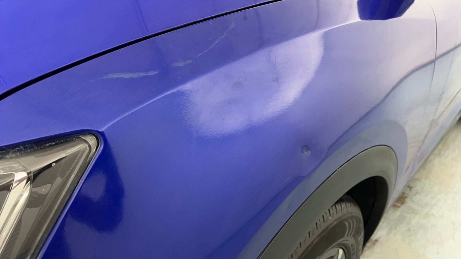 Used 2021 Mahindra XUV700 AX 7 Petrol AT Luxury Pack 7 STR Petrol Automatic dents MINOR DENT