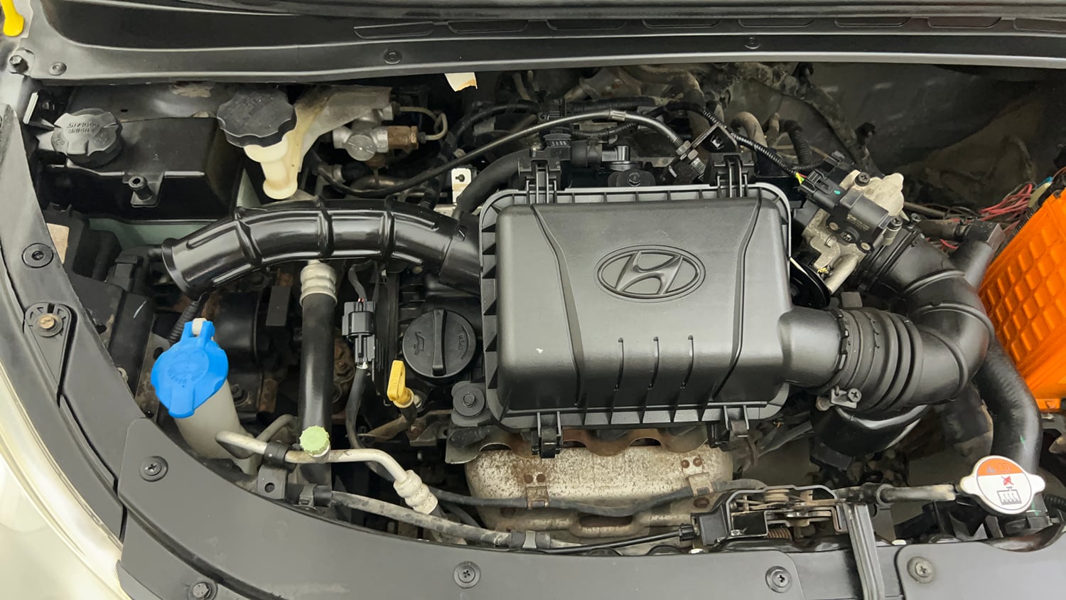 Used 2014 Hyundai i10 Magna 1.1 iRDE2 Petrol Manual engine ENGINE RIGHT SIDE VIEW