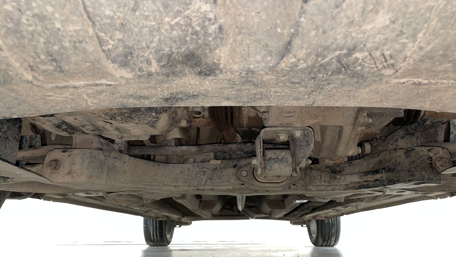 Used 2015 Hyundai Elite i20 Asta 1.2 Petrol Manual extra FRONT LEFT UNDERBODY VIEW