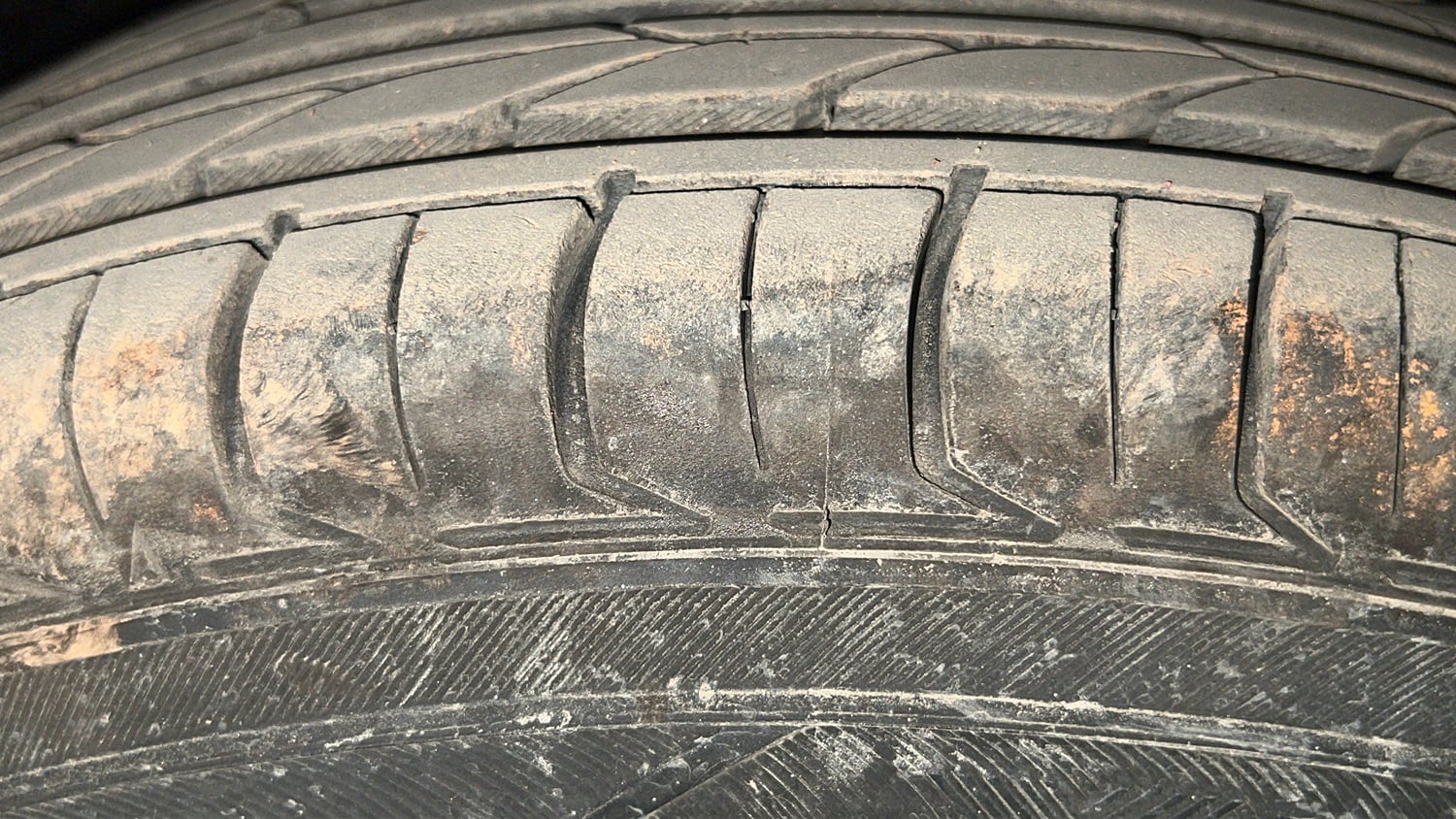 Used 2013 Hyundai i10 Era 1.1 iRDE2 Petrol Manual tyres RIGHT FRONT TYRE TREAD VIEW