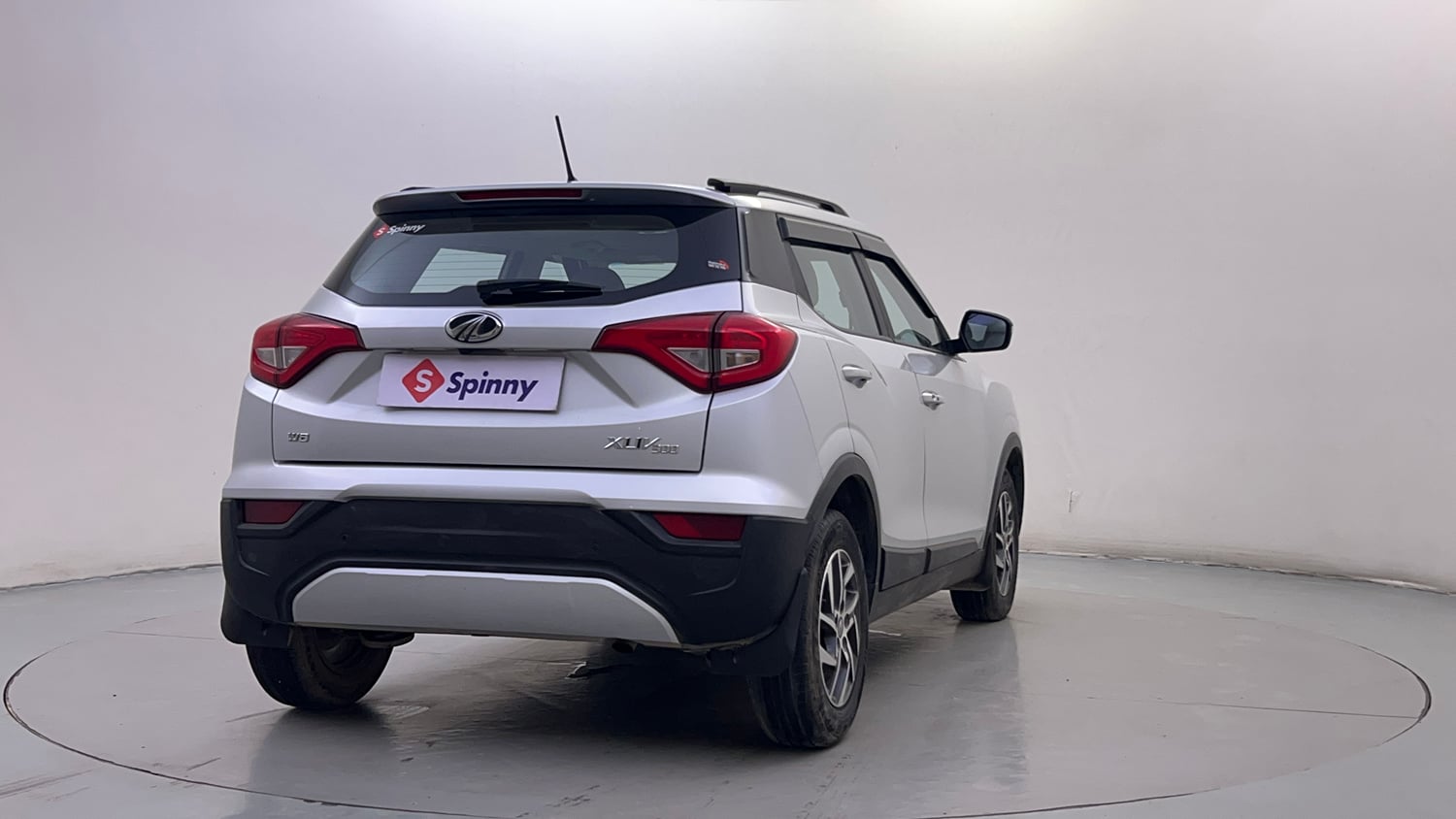 Used 2022 Mahindra XUV 300 W8 (O) 1.2 Petrol Petrol Manual exterior RIGHT REAR CORNER VIEW