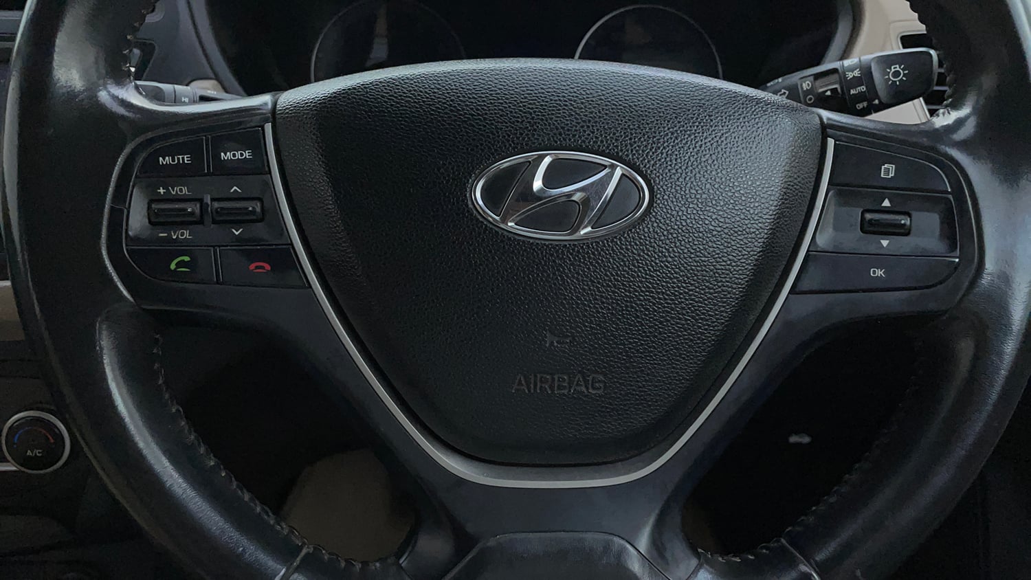 Used 2015 Hyundai Elite i20 Asta 1.2 Petrol Manual top_features Airbags