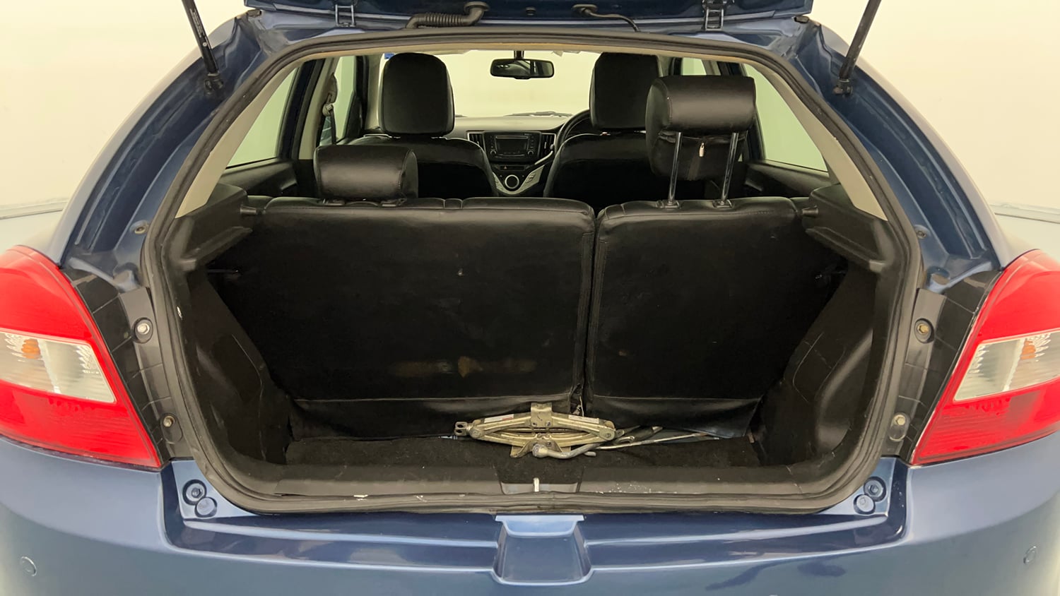 Used 2018 Maruti Suzuki Baleno Zeta 1.2 Petrol Manual interior DICKY INSIDE VIEW