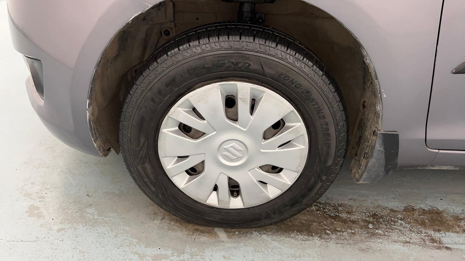 Used 2013 Maruti Suzuki Swift VXi Petrol Manual tyres LEFT FRONT TYRE RIM VIEW