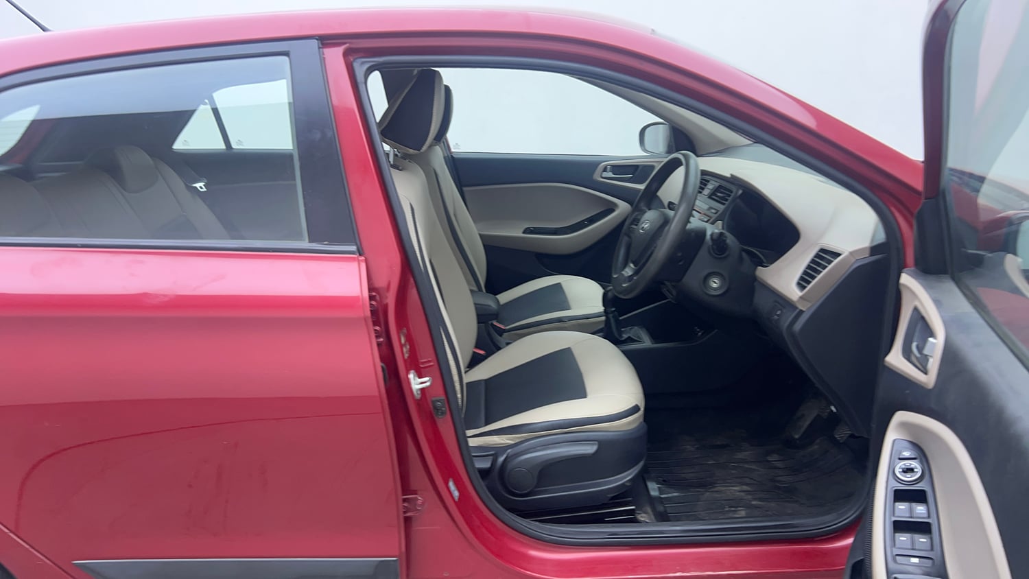 Used 2015 Hyundai Elite i20 Sportz 1.2 Petrol Manual interior RIGHT SIDE FRONT DOOR CABIN VIEW