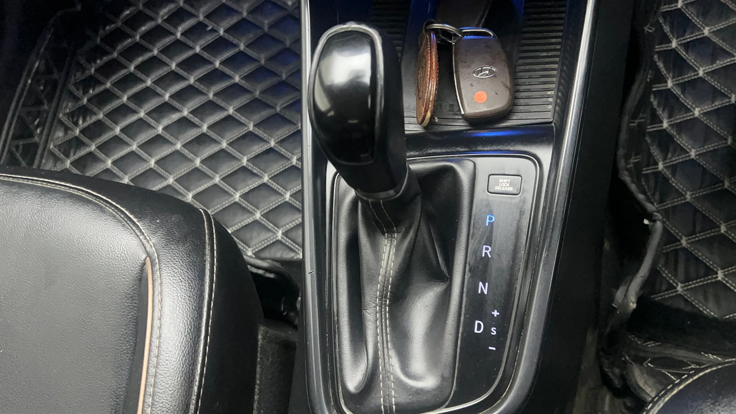 Used 2020 Hyundai New i20 Asta (O) 1.0 Turbo DCT Petrol Automatic interior GEAR  KNOB VIEW