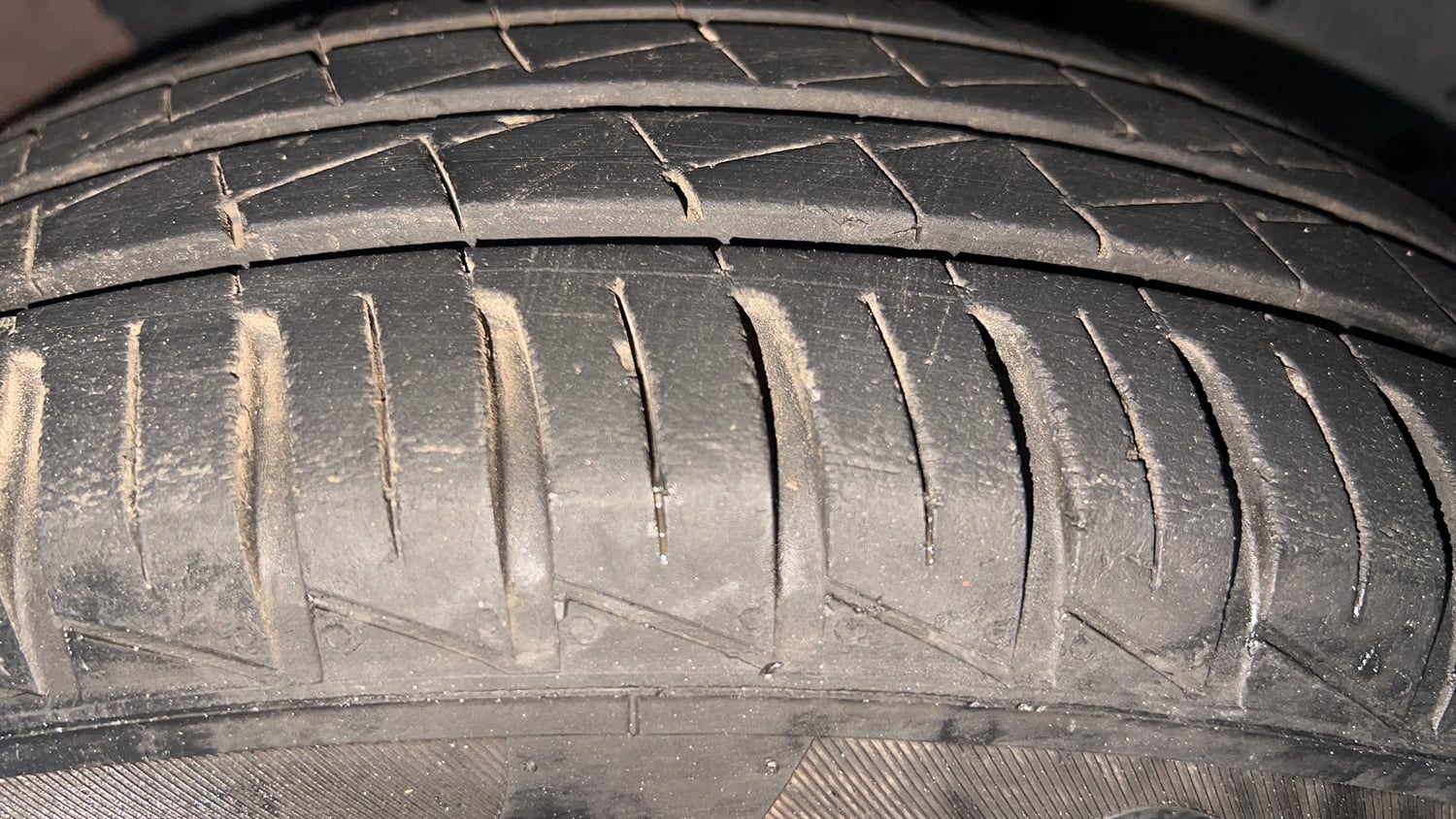 Used 2022 Renault Kwid RXT 1.0 AMT Petrol Automatic tyres RIGHT FRONT TYRE TREAD VIEW