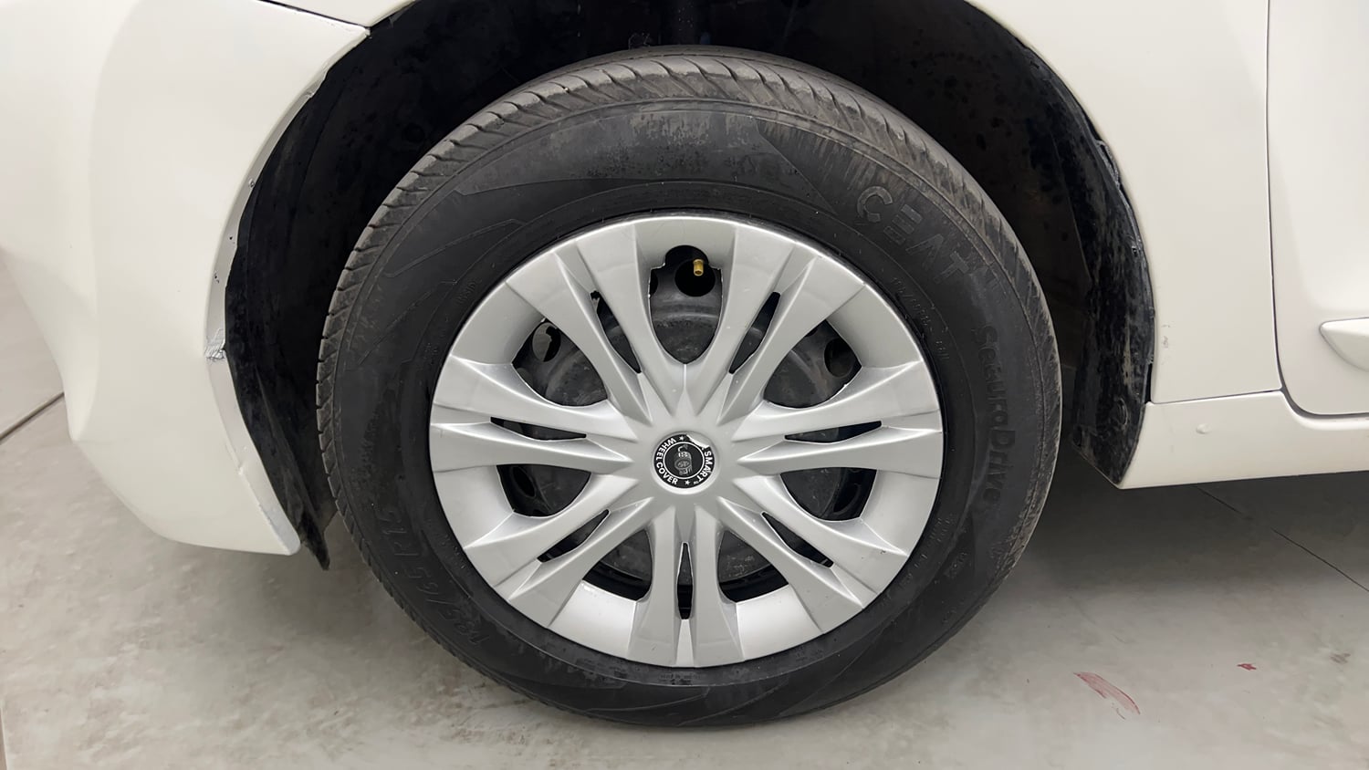 Used 2017 Maruti Suzuki Baleno Delta 1.2 Petrol Manual tyres LEFT FRONT TYRE RIM VIEW