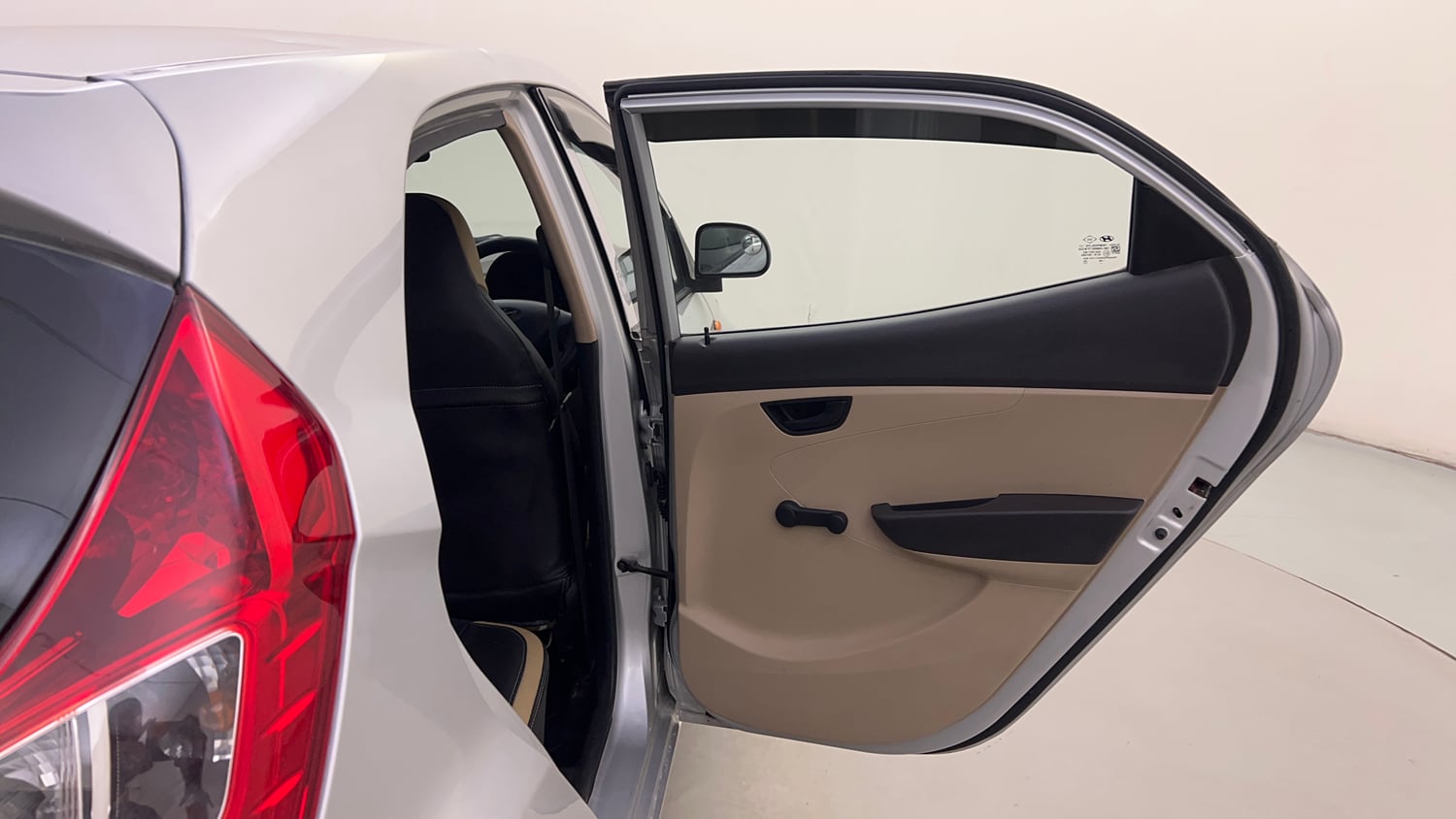 Used 2014 Hyundai Eon Era + Petrol Manual interior RIGHT REAR DOOR OPEN VIEW