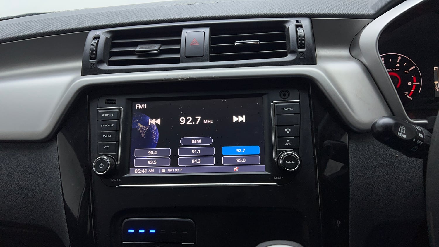 Used 2018 Mahindra KUV100 NXT K6 Plus 6 STR Petrol Manual top_features Integrated (in-dash) music system