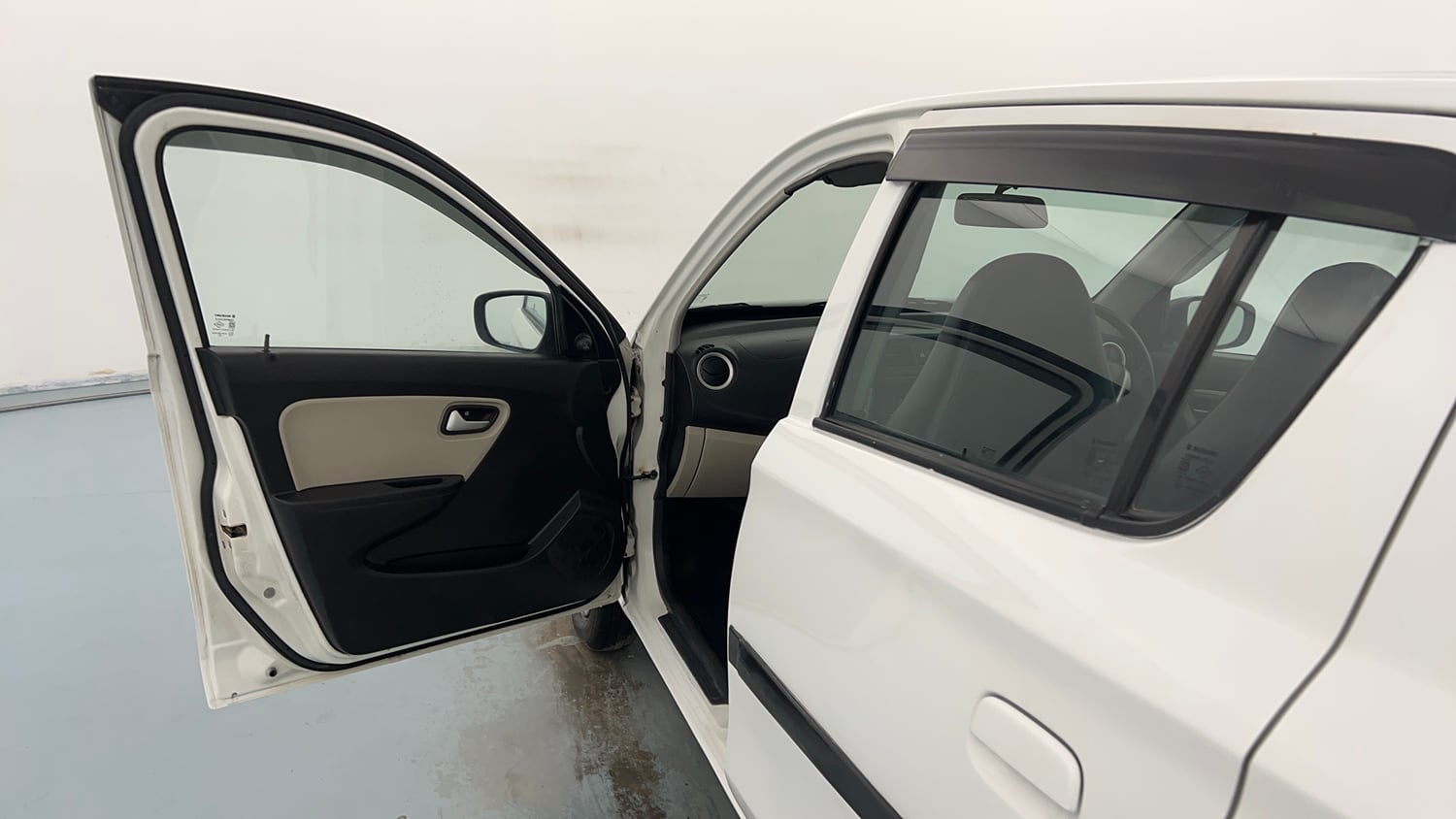 Used 2019 Maruti Suzuki Alto 800 VXi Petrol Manual interior LEFT FRONT DOOR OPEN VIEW