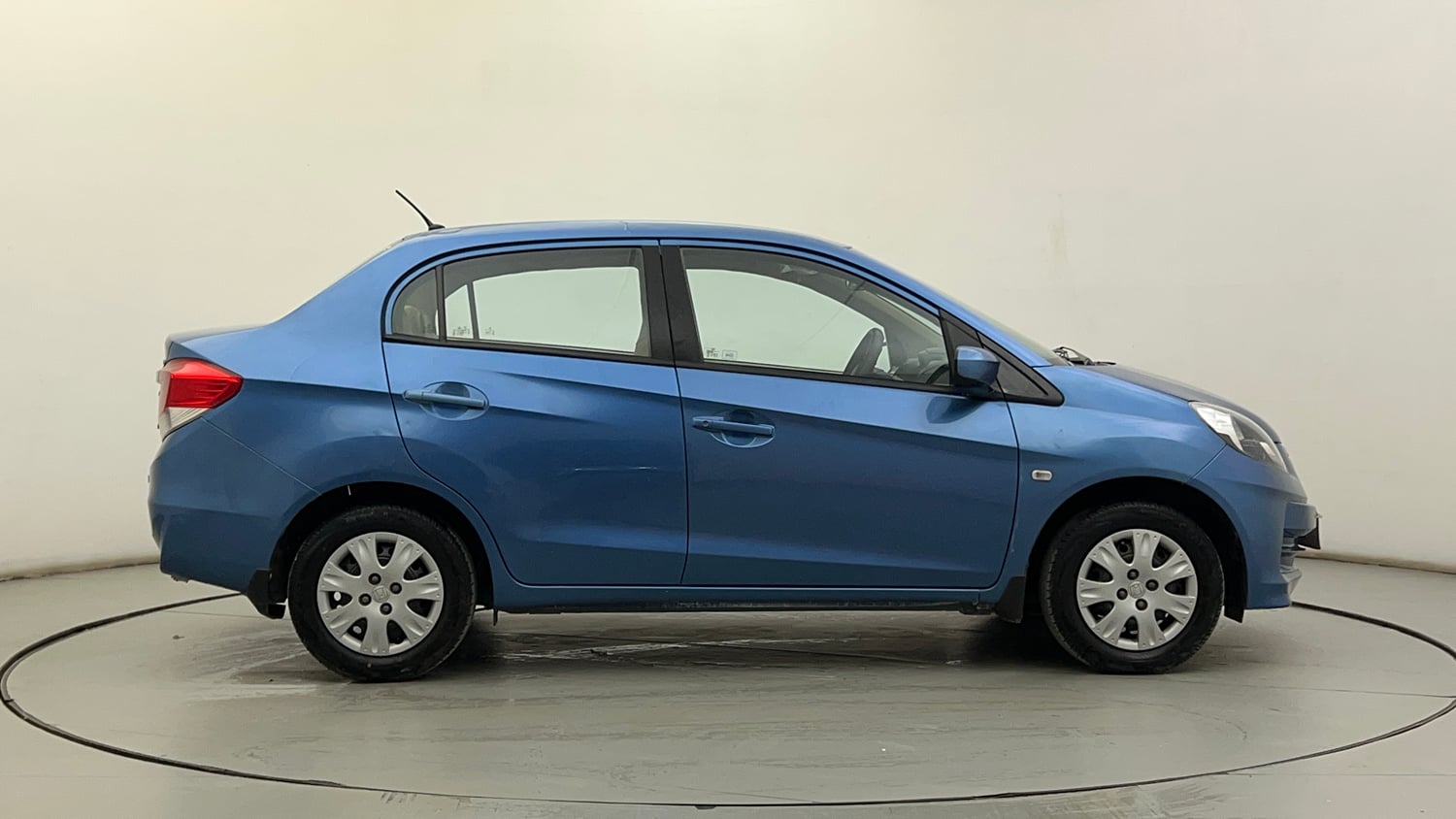 Used 2014 Honda Amaze 1.2 S i-VTEC Petrol Manual exterior RIGHT SIDE VIEW