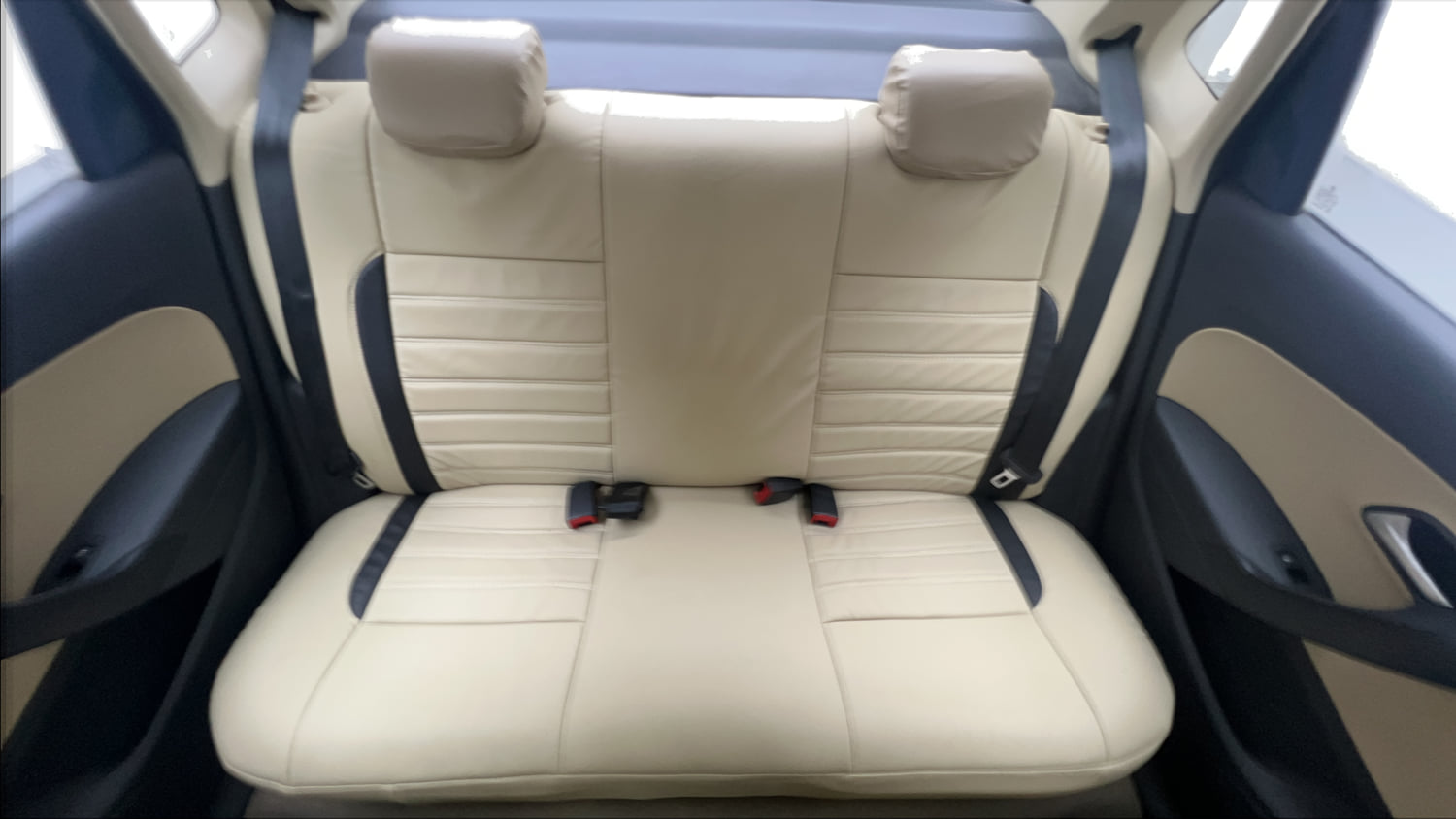 Used 2016 Volkswagen Ameo Comfortline 1.2L (P) Petrol Manual interior REAR SEAT CONDITION VIEW