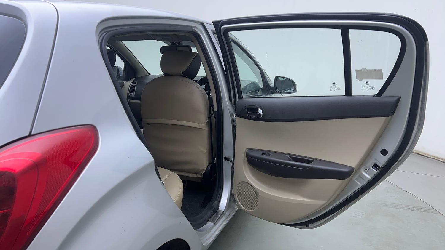 Used 2014 Hyundai i20 Sportz 1.2 Petrol Manual interior RIGHT REAR DOOR OPEN VIEW