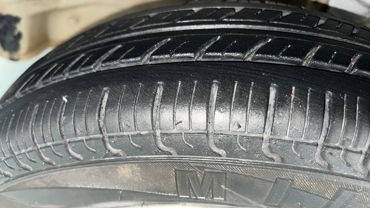 Used 2019 Maruti Suzuki Alto 800 VXi Petrol Manual tyres LEFT FRONT TYRE TREAD VIEW